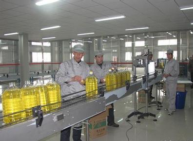 半自動(dòng)液體灌裝機(jī)在油脂產(chǎn)品行業(yè)的應(yīng)用