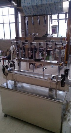 智能洗衣液灌裝機生產車間